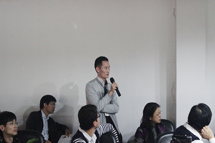 觀眾與演講嘉賓展開了激烈的討論。