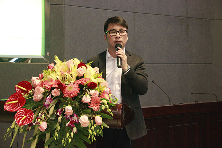 京微雅格副總裁王海力先生在可穿戴論壇上演講。
