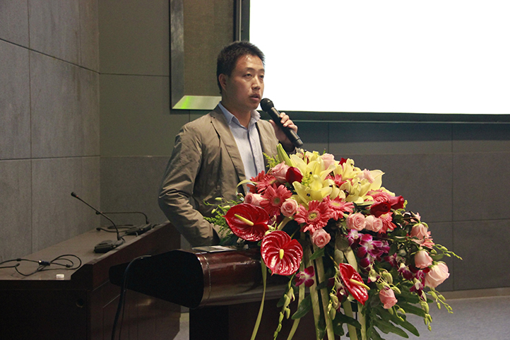 在可穿戴論壇中，TI 中國區(qū)市場經(jīng)理文司華先生演講可穿戴設(shè)備電源管理新熱點(diǎn)。