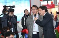 主持人與專家探討拆解技術(shù)