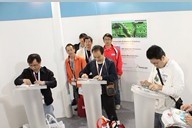 科技挑戰(zhàn)參會者積極體驗