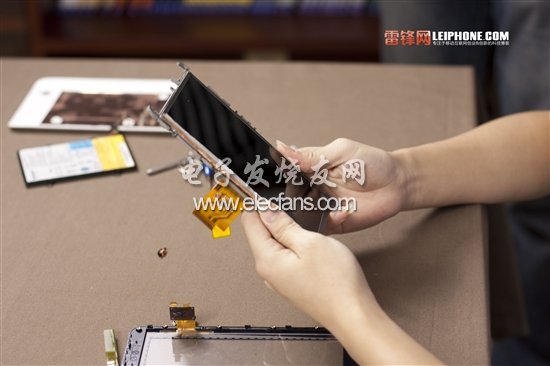 第一步當(dāng)然是要先瞟一眼了，因?yàn)榻酉聛?lái)拆成啥樣，還不知道呢。