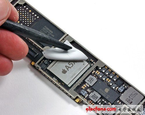 接下來(lái)是A5X處理器。和A5一樣，A5X是1GHZ雙核CPU，當(dāng)中的X代表新的GPU