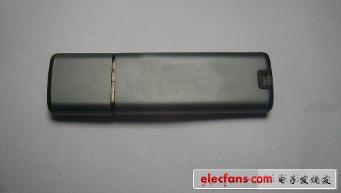 　　此U盤制作目的是量產(chǎn)成CDROM來(lái)做系統(tǒng)用，提醒一句，SMI方案的兼容性比較理想！