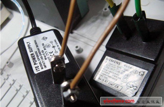 用螺絲+電線，引出5V2A電源的電源線