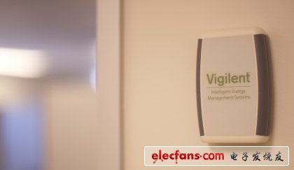 經(jīng)由Vigilent公司成功開(kāi)發(fā)的由能源數(shù)據(jù)中心控制的智能能源管理系統(tǒng)（下圖）和智能自分析服務(wù)及自動(dòng)調(diào)整適應(yīng)。