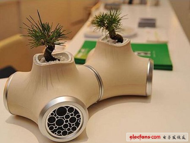 小盆景綠色音響系統(tǒng)：第 23屆東京設(shè)計師周（Tokyo Designer’s Week）上，JVC公司展示了他們的音樂小盆景概念的產(chǎn)品