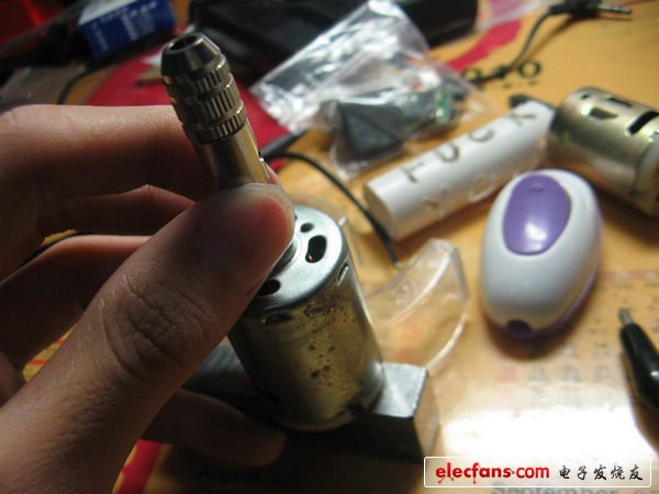 牛人打造的多功能手電鉆（動(dòng)手能力超強(qiáng)）