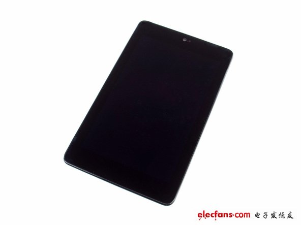 谷歌Nexus 7內部主要硬件組成：8 or 16 GB 硬盤；1 GB RAM；四核Tegra 3處理器
