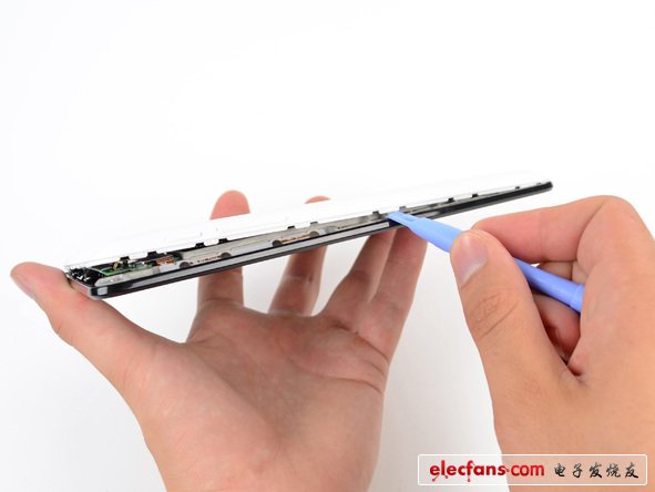 差距僅僅1mm！ iPad 9.4 mm ，而谷歌Nexus 7為10.4 mm 