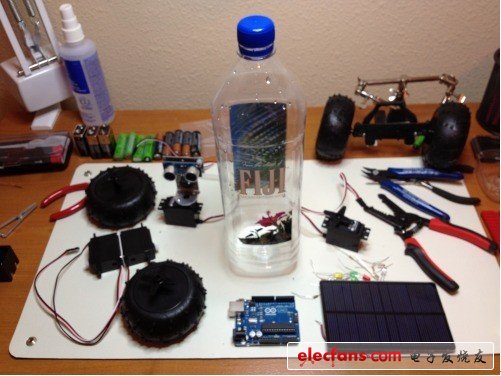 Fijibot是一個自制的，自我充電的photovore機器人，我用了一個1.5L的Fiji水瓶、Arduino Uno開發(fā)板