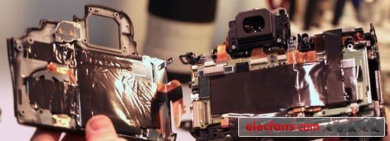 Roger Cicala在收回一臺用于出租的幾乎全新的 佳能 5D Mark III 相機后，發(fā)現(xiàn)里面有一顆松動的螺絲嘩啦作響。
