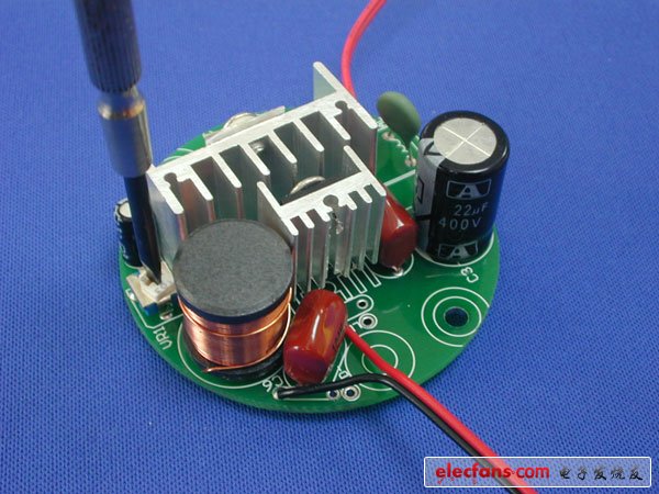 Intersil發(fā)表最新背光LED驅(qū)動器ISL9769x系列