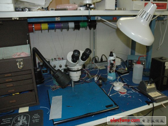 什么叫芯片封裝，現在該一目了然了吧？上圖主要是ARM 處理器+ RAM的封裝圖