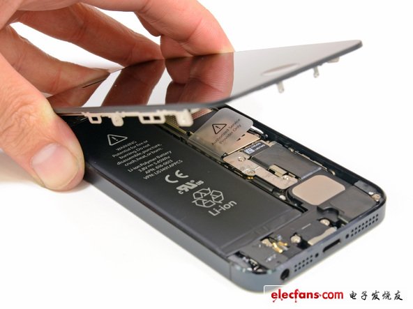 掀開(kāi)iphone5前后蓋，其內(nèi)部即將揭露