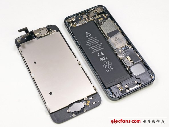 iphone5內(nèi)部及顯示屏前后蓋一覽無(wú)遺。我們可以看到什么？大容量電池？天線連接器？麥克風(fēng)？攝像機(jī)？手機(jī)振動(dòng)器