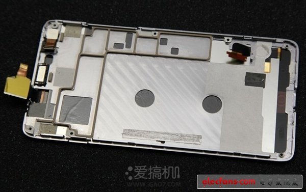 真值3456？拆開nubia Z5一探究竟