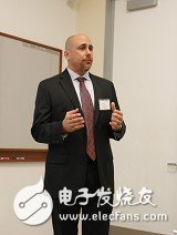Altera電源事業(yè)行銷總監(jiān)Mark Davidson指出，Altera最新電源優(yōu)化參考設(shè)計(jì)，讓客戶僅需簡易三步驟即可完成產(chǎn)品設(shè)計(jì)。