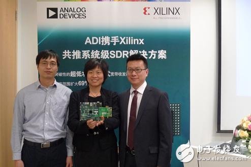 左起分別為ADI公司亞洲區(qū)通信業(yè)務(wù)拓展經(jīng)理解勇，ADI公司中國技術(shù)支持中心經(jīng)理聶海霞，賽靈思亞太區(qū)Zynq業(yè)務(wù)拓展經(jīng)理羅霖