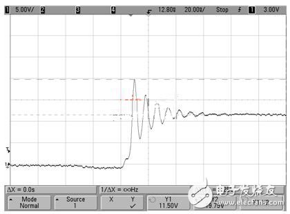 12V輸入降壓型開關(guān)穩(wěn)壓器中的典型開關(guān)節(jié)點(diǎn)電壓尖峰和振鈴