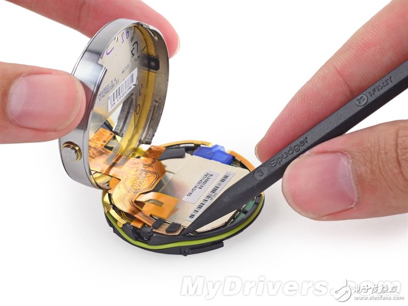 Moto 360暴力拆解：足以秒殺Apple Watch的智能手表？