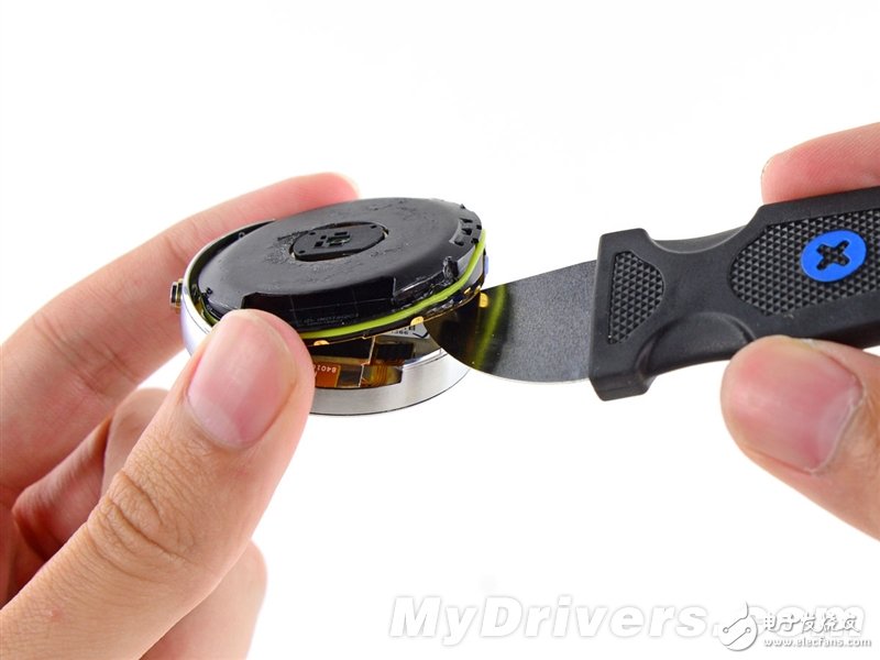 Moto 360暴力拆解：足以秒殺Apple Watch的智能手表？