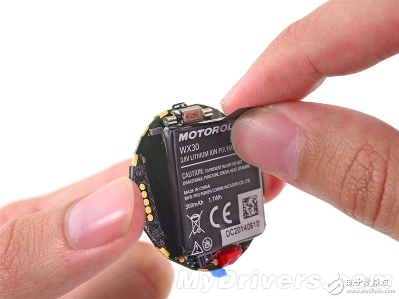 Moto 360暴力拆解：足以秒殺Apple Watch的智能手表？