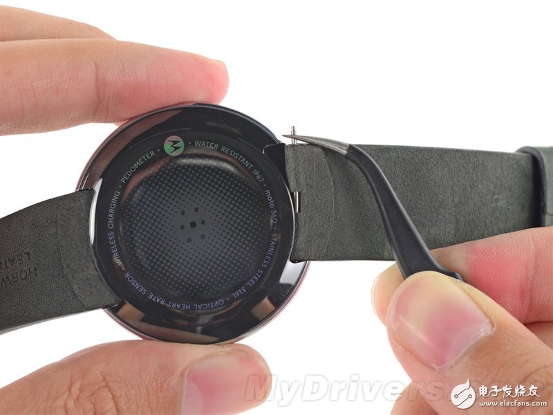 Moto 360暴力拆解：足以秒殺Apple Watch的智能手表？
