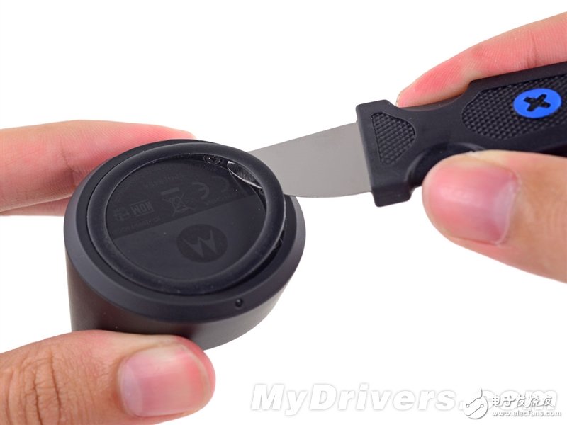 Moto 360暴力拆解：足以秒殺Apple Watch的智能手表？
