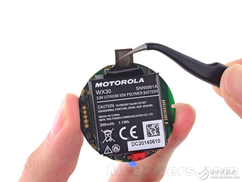 Moto 360暴力拆解：足以秒殺Apple Watch的智能手表？