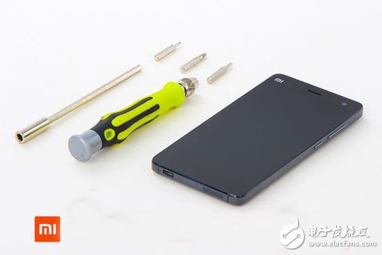 退燒過后的精致做工，小米4真機拆解