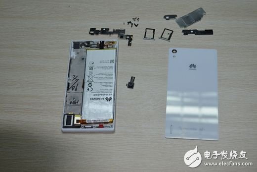 狂魔拆機：四款新智能手機內(nèi)部結(jié)構(gòu)曝光!