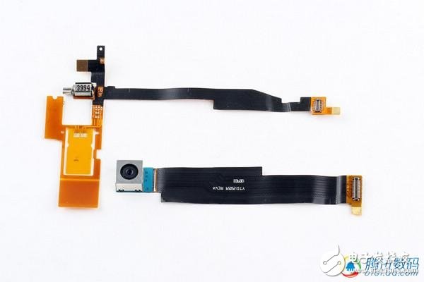 ***同款手機拆解！YotaPhone雙屏交互如何造？
