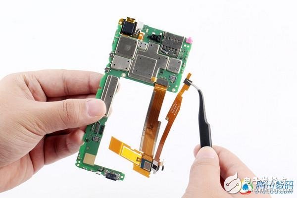 ***同款手機拆解！YotaPhone雙屏交互如何造？