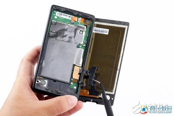 ***同款手機拆解！YotaPhone雙屏交互如何造？