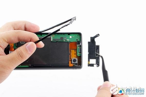 ***同款手機拆解！YotaPhone雙屏交互如何造？