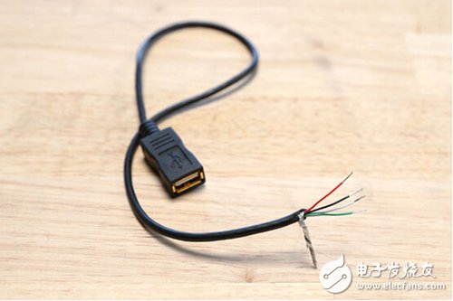腳踏七彩“翔”云？看清楚，那可是充電器！