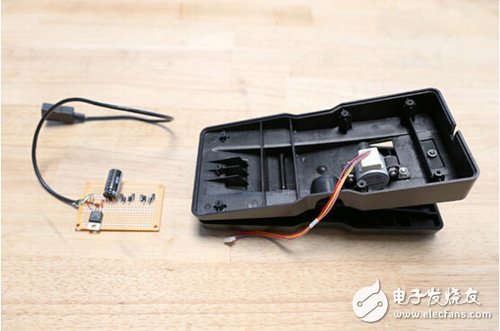 腳踏七彩“翔”云？看清楚，那可是充電器！