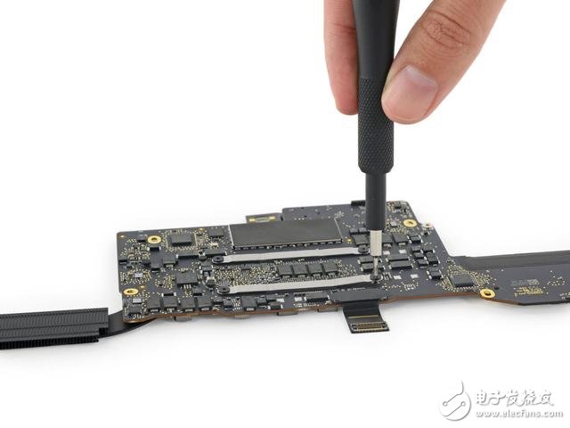 蘋果新Macbook Pro13寸拆解：集成度創(chuàng)新高度 搭配史上最好音質