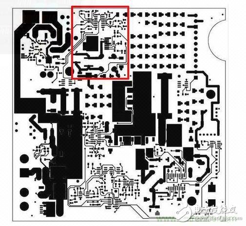 這是自動(dòng)測試設(shè)備的PCB，因?yàn)槭孪攘私膺^那顆SEPIC轉(zhuǎn)換器（以紅框標(biāo)示），我的設(shè)計(jì)第一次就成功。