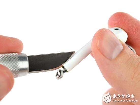蘋果Airpods超詳細(xì)拆解 拆一次就報(bào)廢的無線耳機(jī)