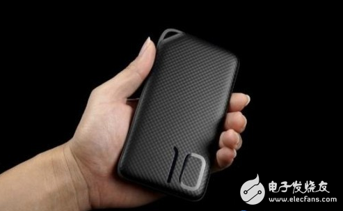 華為榮耀AP08快充版移動(dòng)電源大拆解