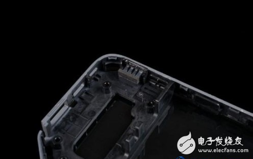 華為榮耀AP08快充版移動(dòng)電源大拆解