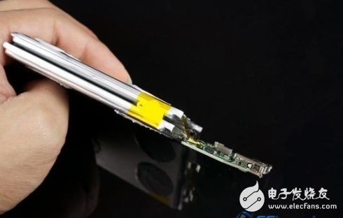 華為榮耀AP08快充版移動(dòng)電源大拆解