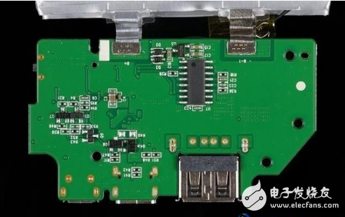 華為榮耀AP08快充版移動(dòng)電源大拆解