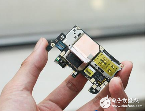 真機(jī)拆解！雙攝像頭設(shè)計(jì)顛覆你的想象