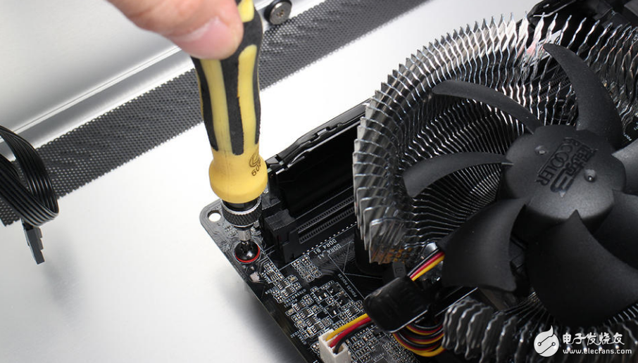 玩英雄聯(lián)盟用什么電腦好？2000元教你打造一臺LOL小鋼炮