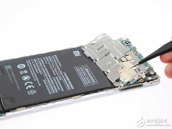 續(xù)航神機小米Max 2拆解,原來內(nèi)部這么簡單