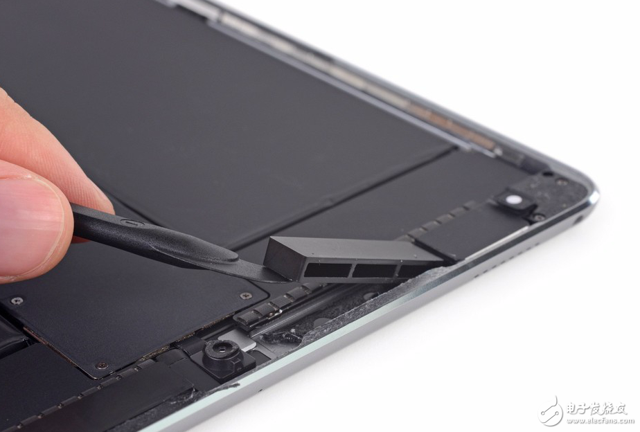10.5英寸iPad Pro首拆解：為了高刷新頻率上了四根排線！