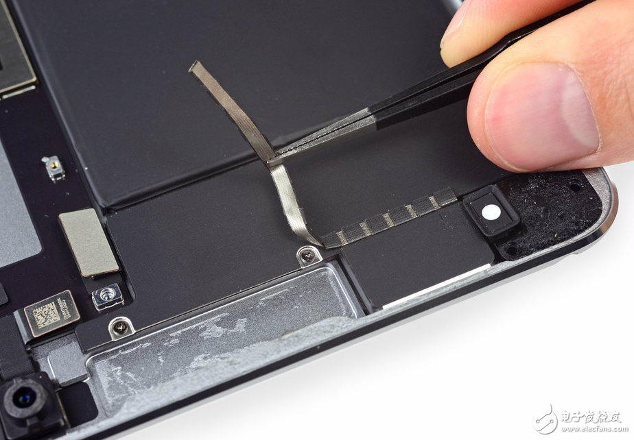 10.5英寸iPad Pro首拆解：為了高刷新頻率上了四根排線！